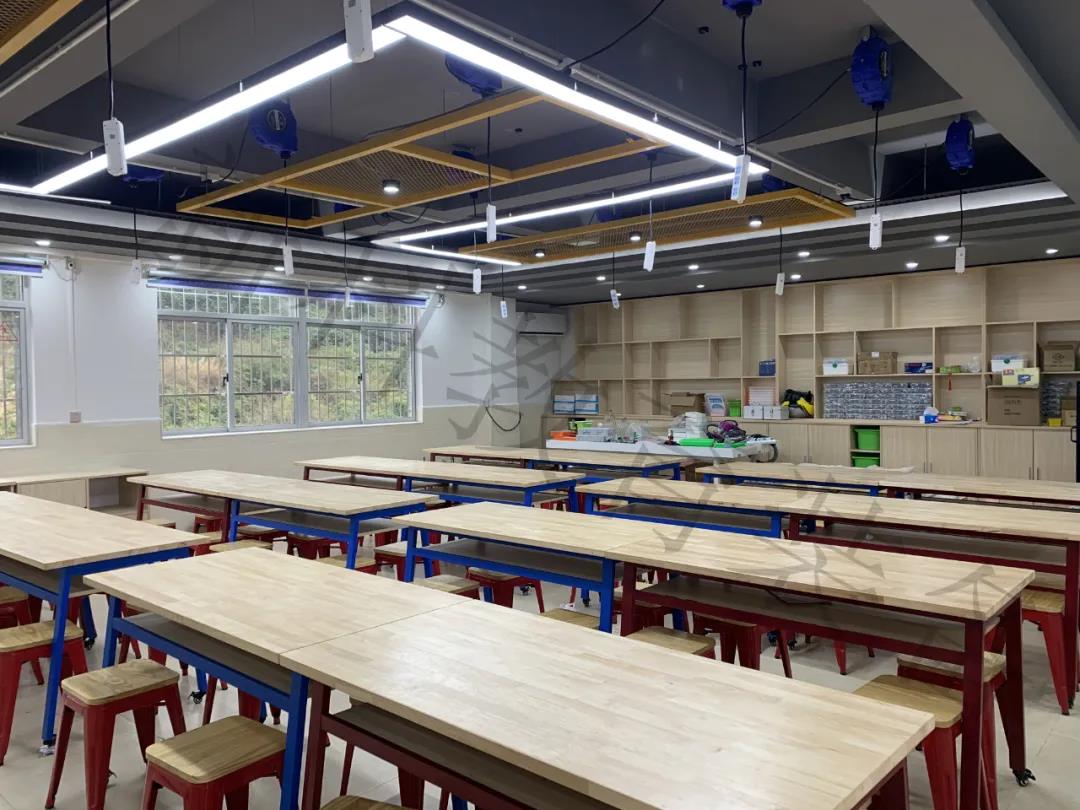 <a href='http://www.ahmjh.cn' target='1' style='font-size:14px; font-weight:bold; color:#0080ff;'>創客實驗室</a>