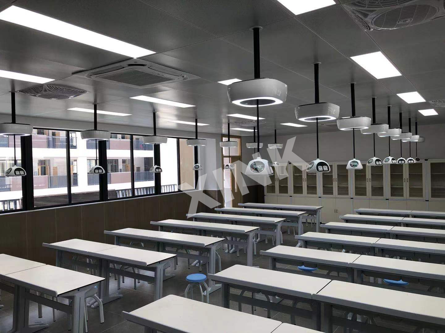 吊裝<a href='http://www.ahmjh.cn/' target='1' style='font-size:14px; font-weight:bold; color:#0080ff;'>物理實驗室</a>