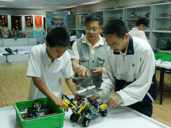 <a href='http://www.ahmjh.cn/chanpin/60-1.html' target='1' style='font-size:18px; font-weight:bold; color:#000000;'>機器人功能室</a>