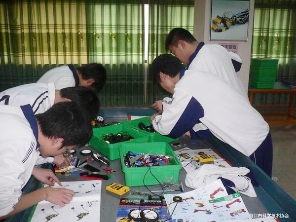 <a href='http://www.ahmjh.cn/chanpin/60-1.html' target='1' style='font-size:18px; font-weight:bold; color:#000000;'>機器人功能室</a>2